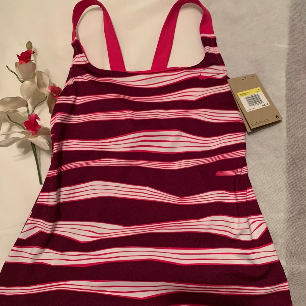 Nike top swimwear/workout top small new with tag